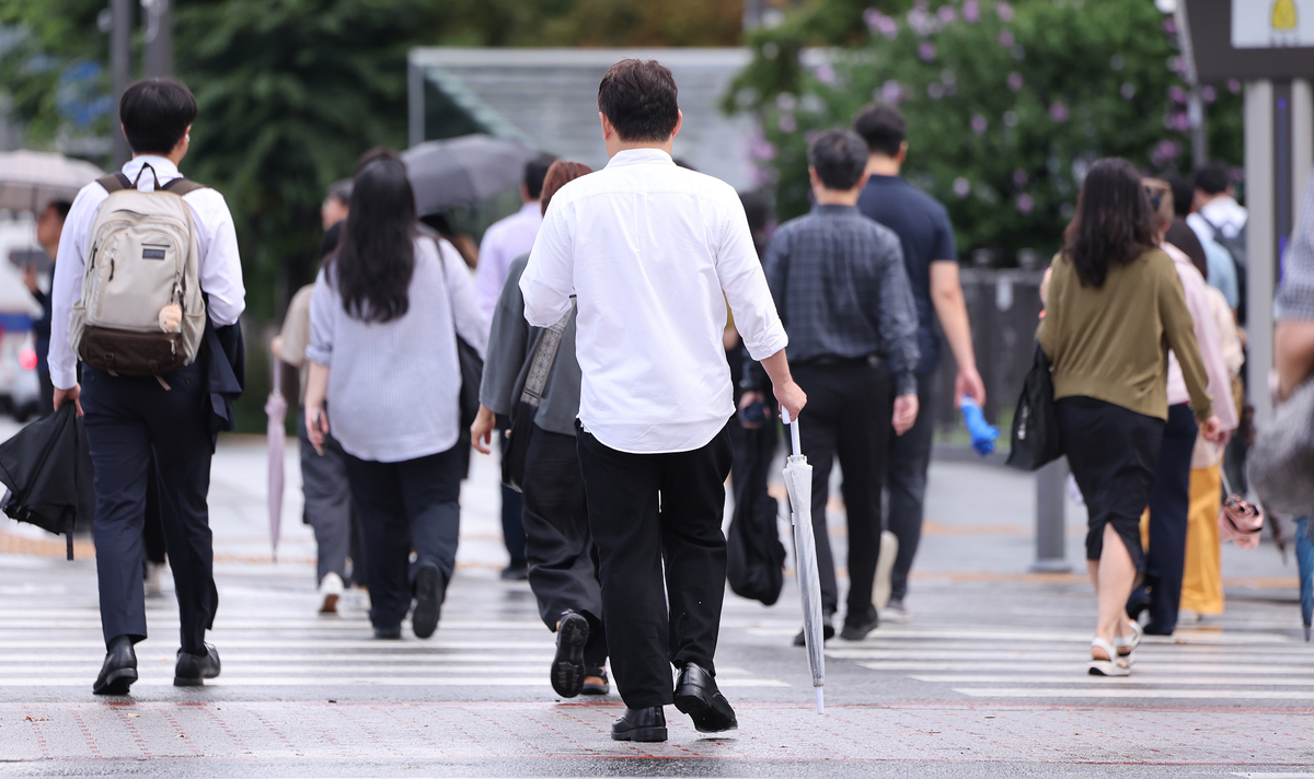 Seoul's Middle-Aged Squeezed Between Aging Parents and Their Children null - Seoul Economic Daily Finance News from South Korea