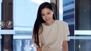 홍수현, '문이 열리네요 그녀가 들어오죠'