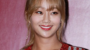 효린, 미소가 아름다워 (2018 S/S헤라서울패션위크)