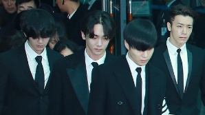 온유-키-태민, '슬픔을 삼키며...' (故 종현 발인식)