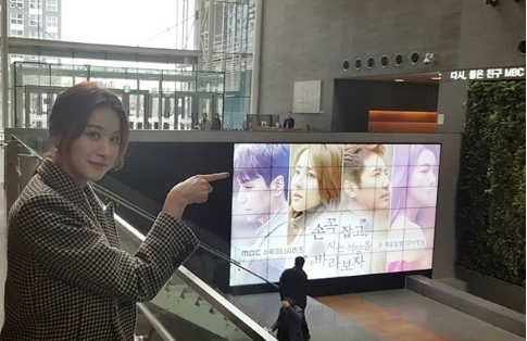 '손 꼭 잡고 지는 석양을 바라보자' 유인영 본방사수 독려 '오늘(21일) 밤 10시'