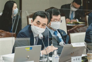 2차대전 때 제작된 견인포까지...육군 장비 노후화 심각