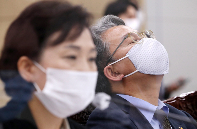 '아들 황제복무' 잠잠해지니 이번엔 형부 '친족인사' 논란 휩싸인 추미애