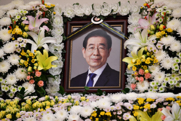 법원도 '성추행' 인정했는데... '박원순 시대' 자랑한 서울시