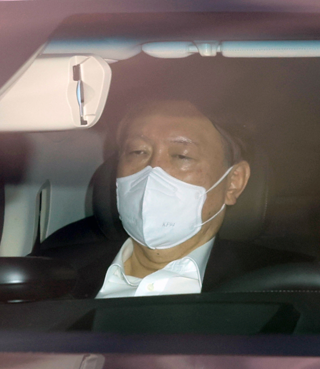 이재명, 윤석열과 대선 양자 가상 대결서 우위…李 45.9% vs 尹 30.6%