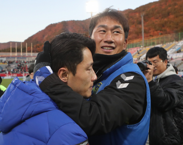 [속보] '2002 월드컵 영웅' 유상철 전 감독 암 투병 끝에 별세