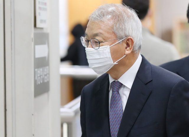 양승태 전 대법원장, 코로나19 자가진단키트 양성…사법농단 재판 연기