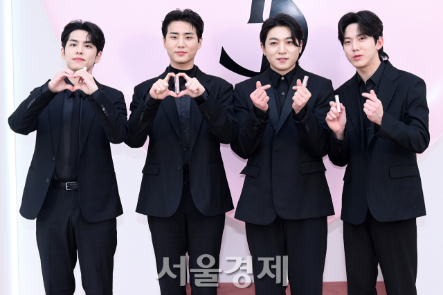 “다음에는 안 올 거야” 뿔난 팬들…데이식스, 자카르타 공연 논란에 사과