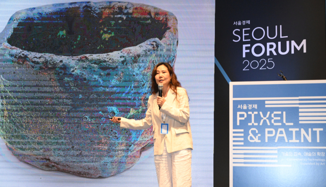 초상화 그리는 'AI 로봇'에 감탄…예술의 경계 허물다 [서울포럼 2025]