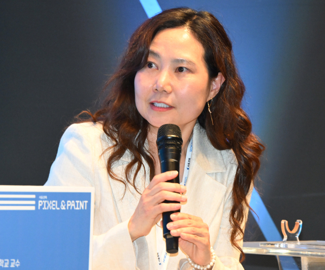 초상화 그리는 'AI 로봇'에 감탄…예술의 경계 허물다 [서울포럼 2025]