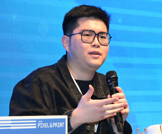 초상화 그리는 'AI 로봇'에 감탄…예술의 경계 허물다 [서울포럼 2025]