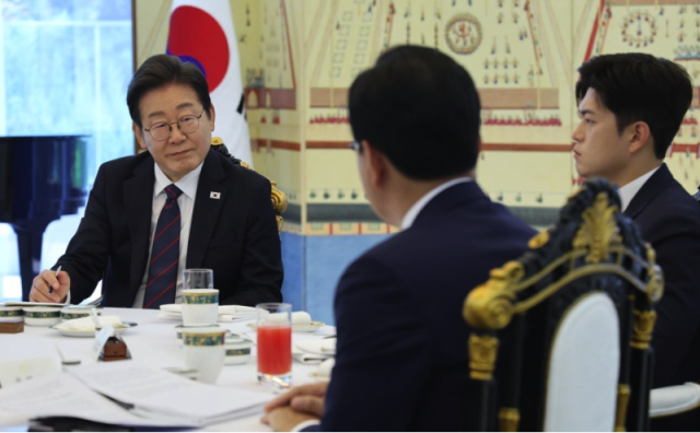 李대통령의 '한끼합쇼' 오찬 정치…소탈·소통·소신 '3소 행보' 어디까지 갈까  [이슈, 풀어주리]