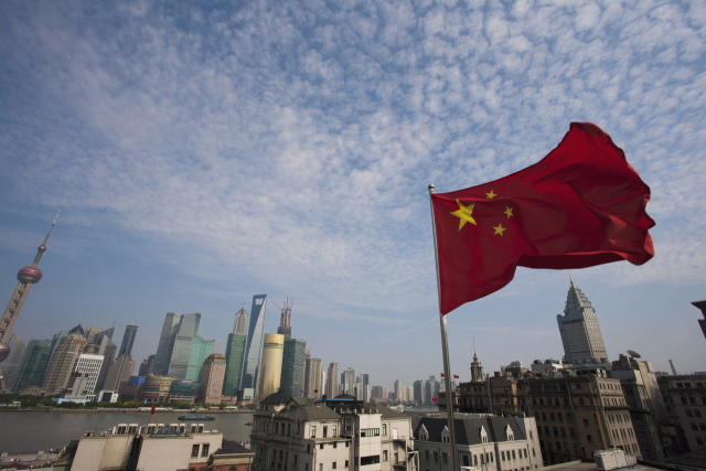 트럼프, 산업·금융 동시 강타…인텔 인수·물가 쇼크에 금리전망 요동[글로벌 모닝 브리핑]