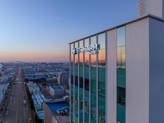 에스티팜, HIV-1 치료제 긍정적 임상2a상에도 10%↓ [Why 바이오]