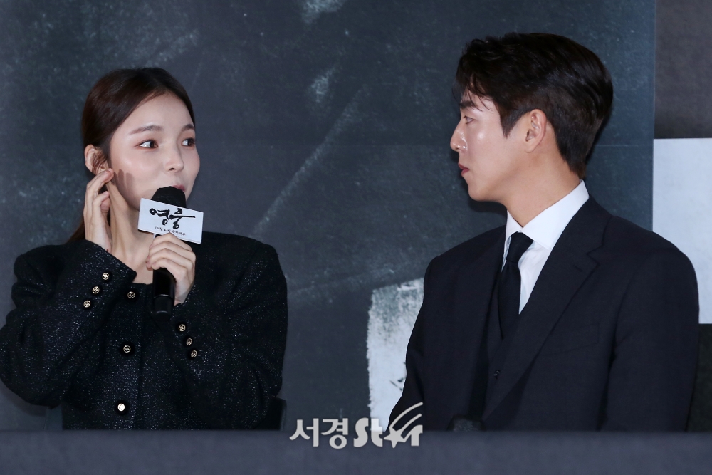 배우 이현우, 배정남, 조재윤, 나문희, 김고은, 정성화, 박진주와 윤제균 감독이 8일 오후 서울 용산구 CGV용산아이파크몰에서 진행된 영화 '영웅'(감독 윤제균) 언론배급시사회 및 기자간담회에서 포즈를 취하고 있다. 사진=김규빈 기자